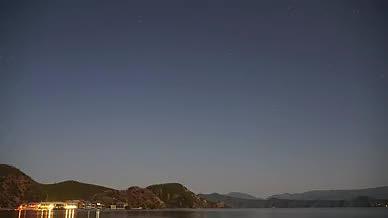 泸沽湖湖景小船星空夜晚视频的预览图